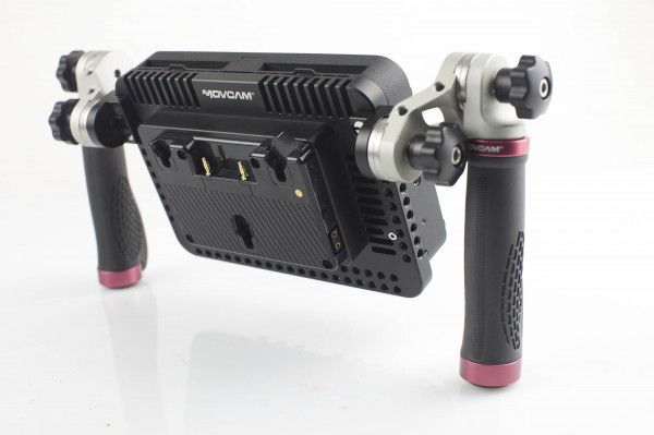 The Movcam Odyssey 7Q bracket can be mounted with handles 