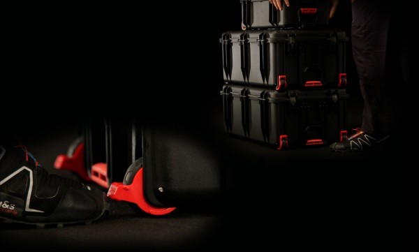 When you stack extra cases onto the 2760W it can be used as a wheeled trolley