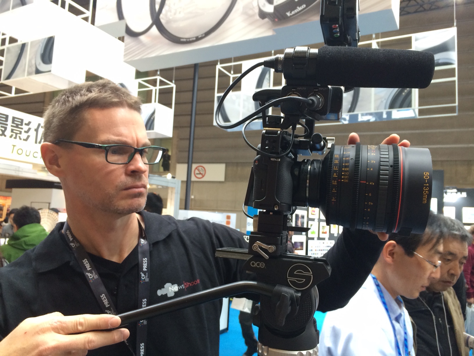 Newsshooter At Cp Tokyo 15 Hand On With The Tokina Cinema 50 135mm T3 0 Lens Newsshooter
