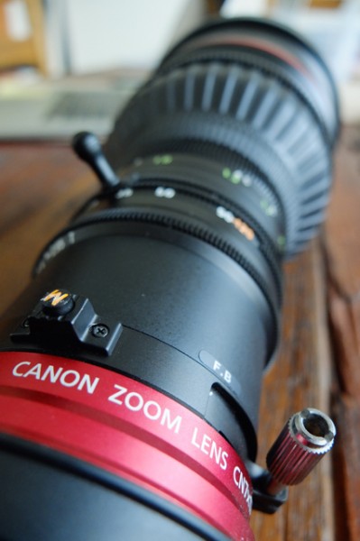 The lens features a macro focus adjustment