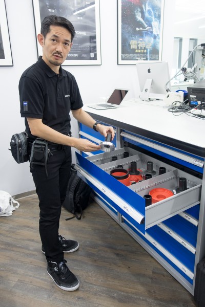 Arato Ogura with ZEISS introducing the various tools required for lens service