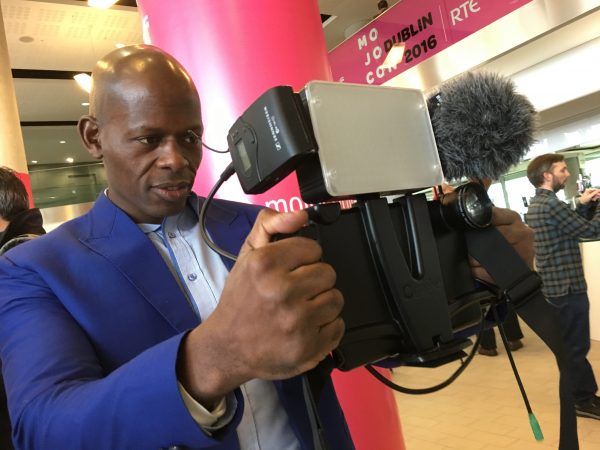 A Mojocon attendee with his iPad video rig