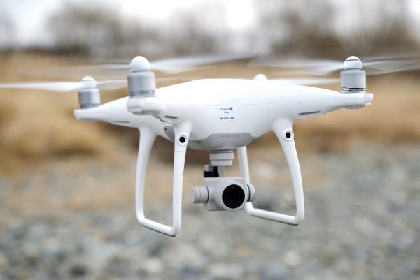 beetle Tame Out of breath DJI Phantom 4 Pro review and comparison against the Mavic Pro - Newsshooter