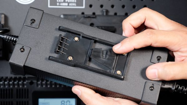 FotodioX Pro Factor V-4000ASVL_power brick V-Lock