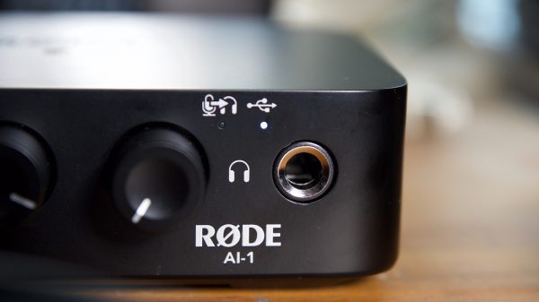 Rode Complete Studio Kit with NT1 Microphone and AI-1 Audio Interface