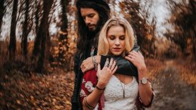 Lensbaby Burnside 35 ryadguelmaoui.com Couple In Forest