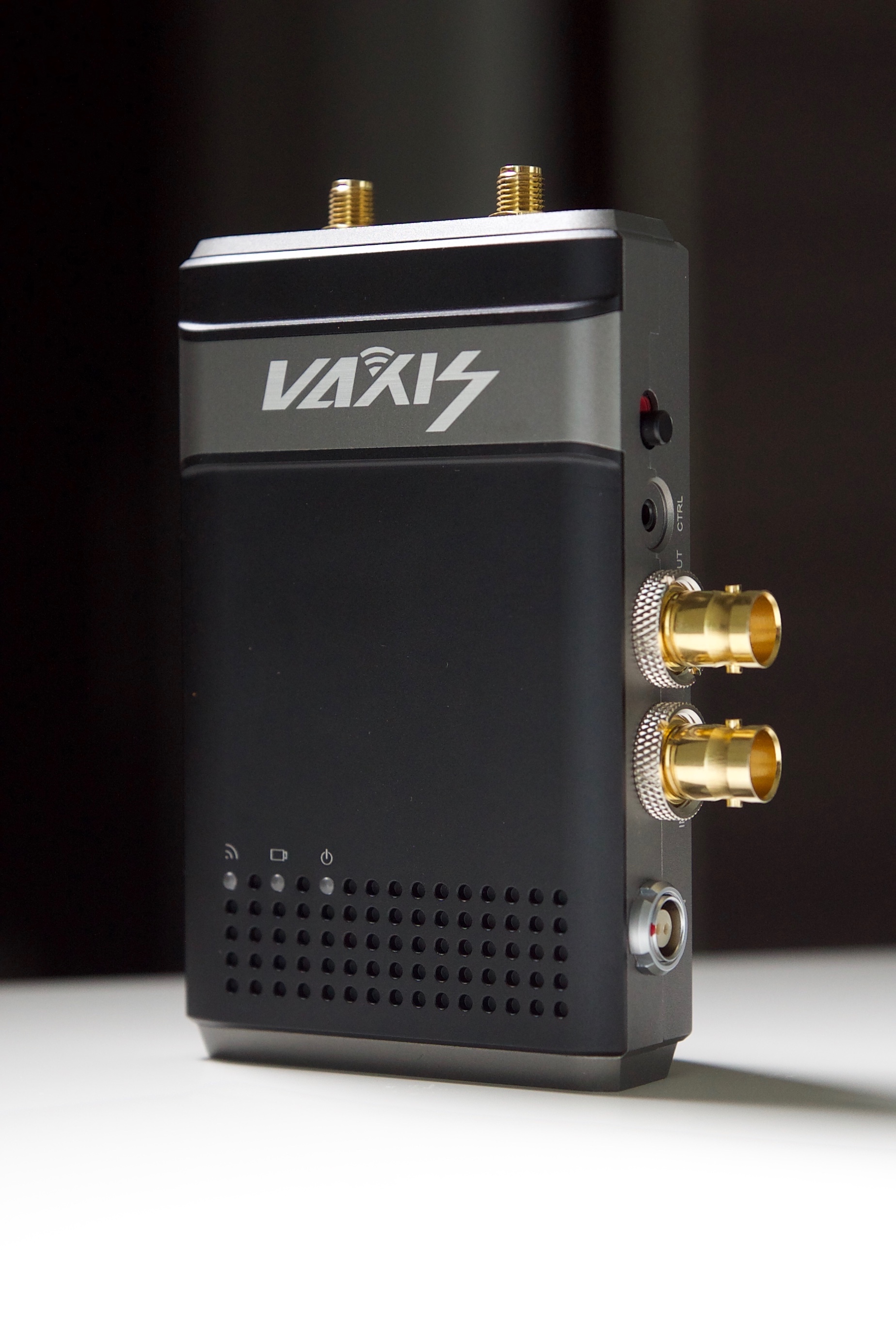 Vaxis Thor 800ft+ wireless video transmission system review Newsshooter