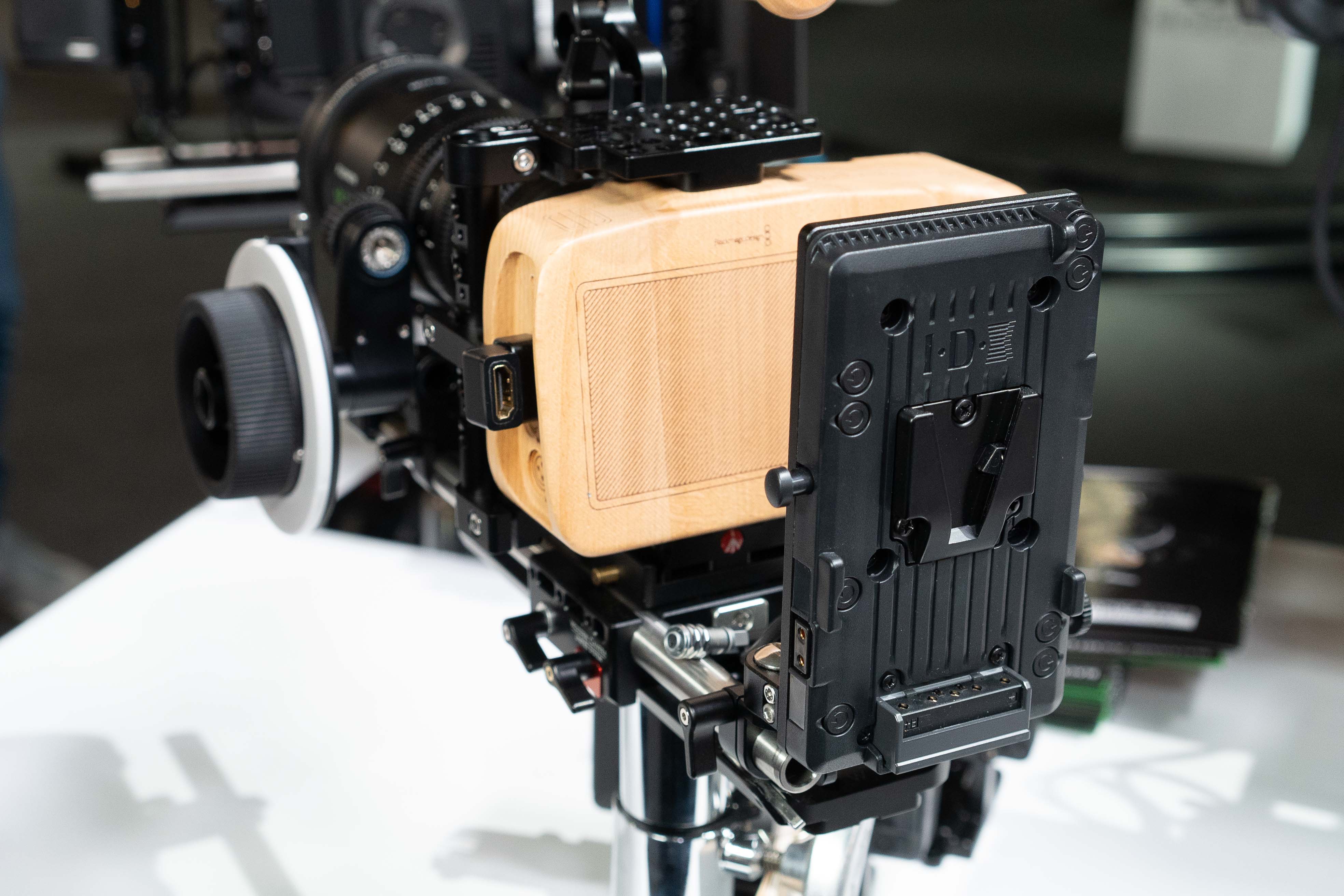 Wooden Camera Pocket 4K Cage back Newsshooter