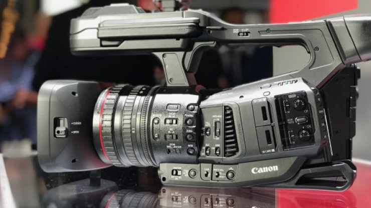 Intuïtie Echt niet Museum Are fixed lens Pro camcorders making a comeback? - Newsshooter