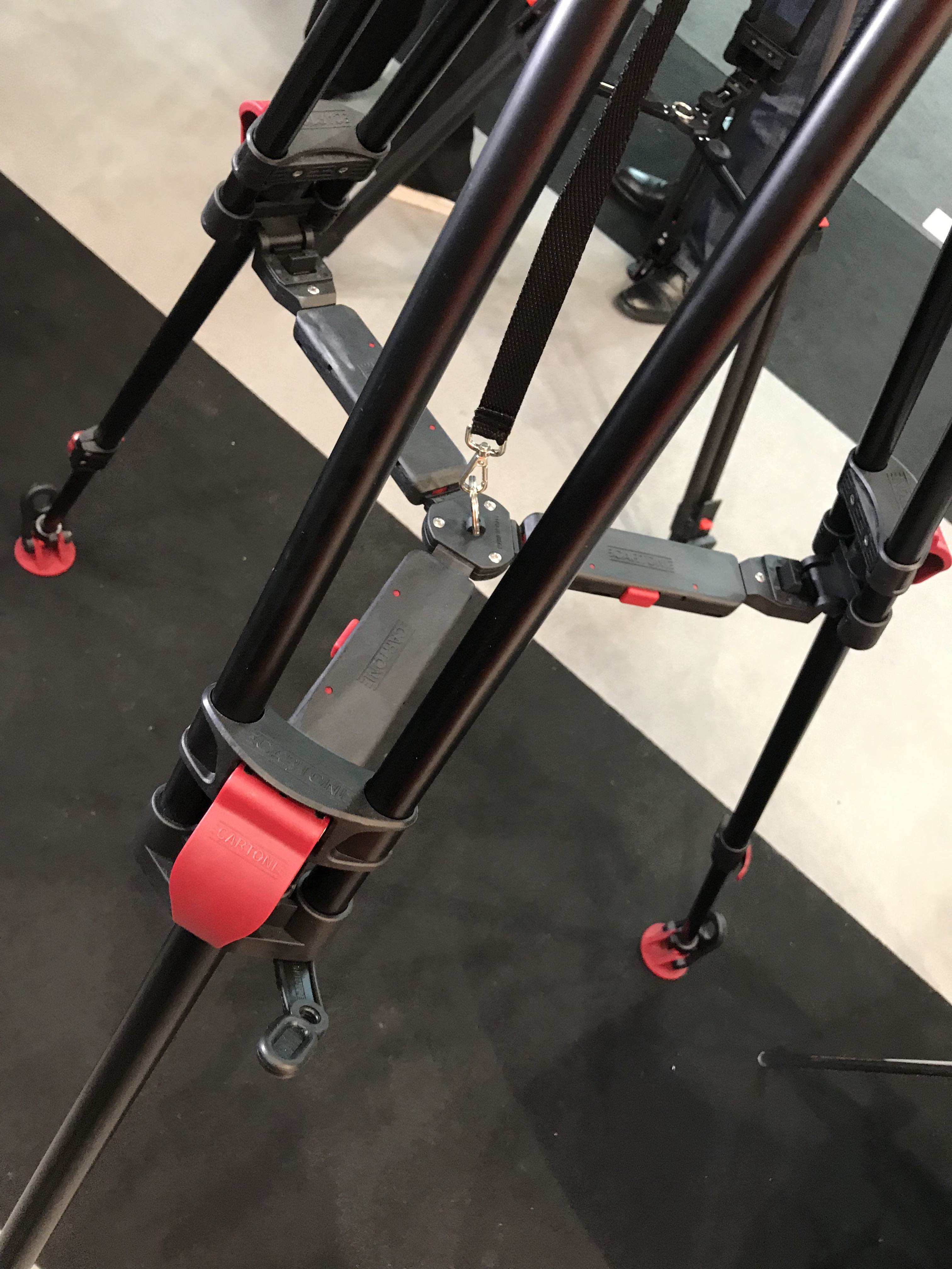 Cartoni Red Lock tripod first look - Newsshooter