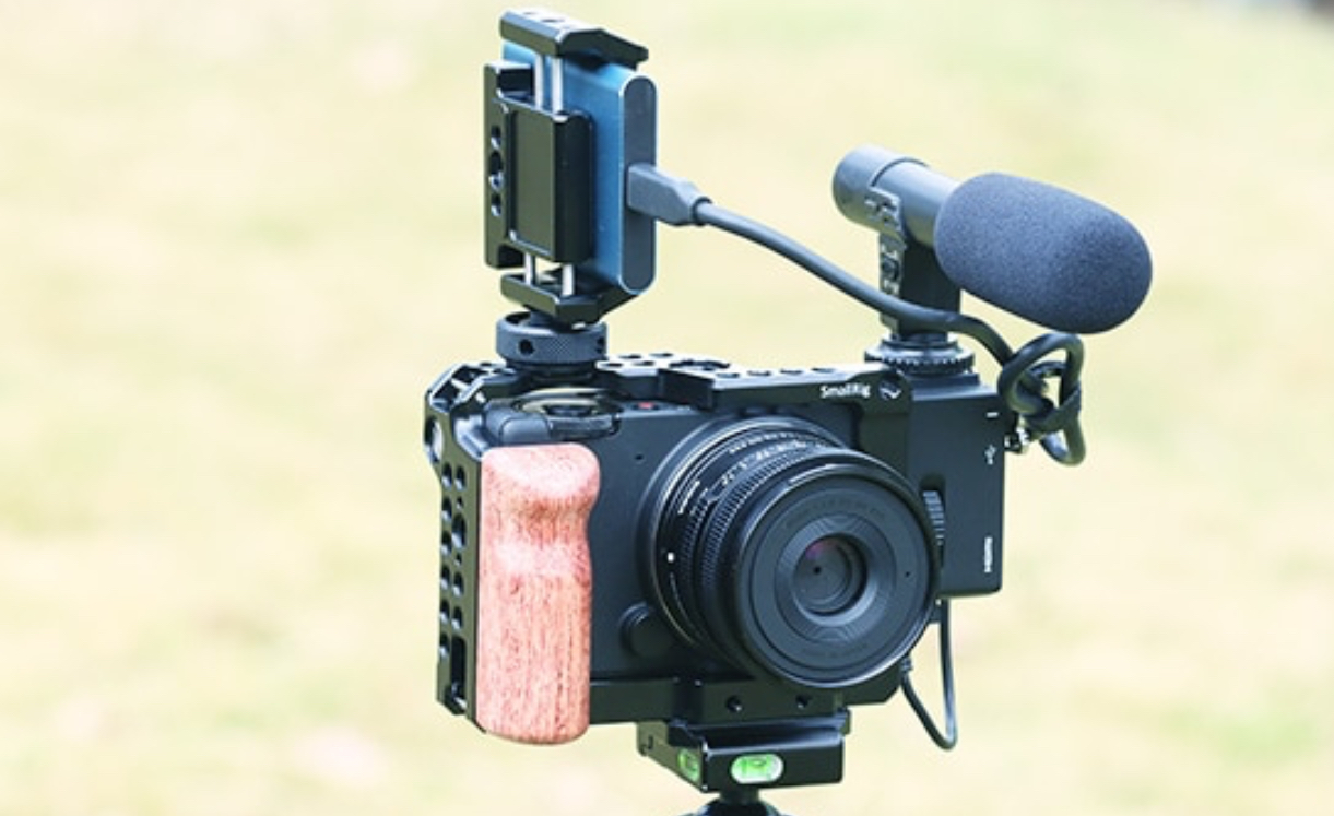 SmallRig Camera Cage for the Sigma fp Newsshooter