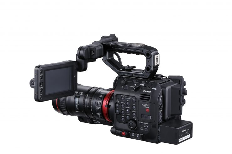 6 C300 Mark III 01 back side left 70 200 LCD Side