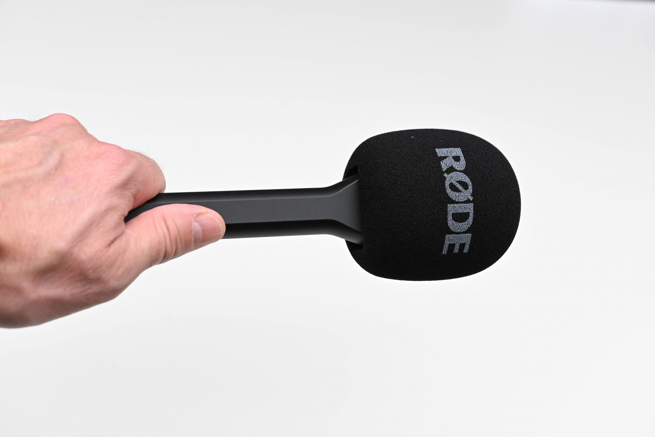 RØDE Interview GO Handheld Mic Adapter for the Wireless GO Review -  Newsshooter