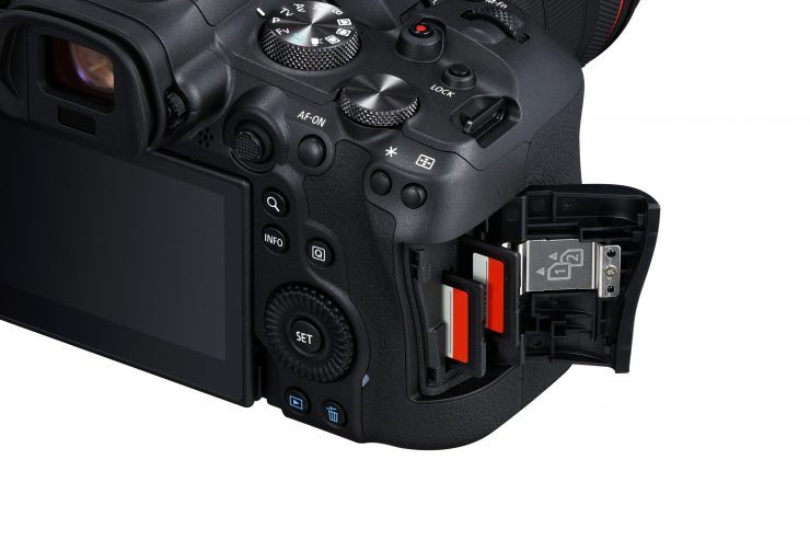 Canon EOS R6 FrontSlantLeft BODY Cardslot
