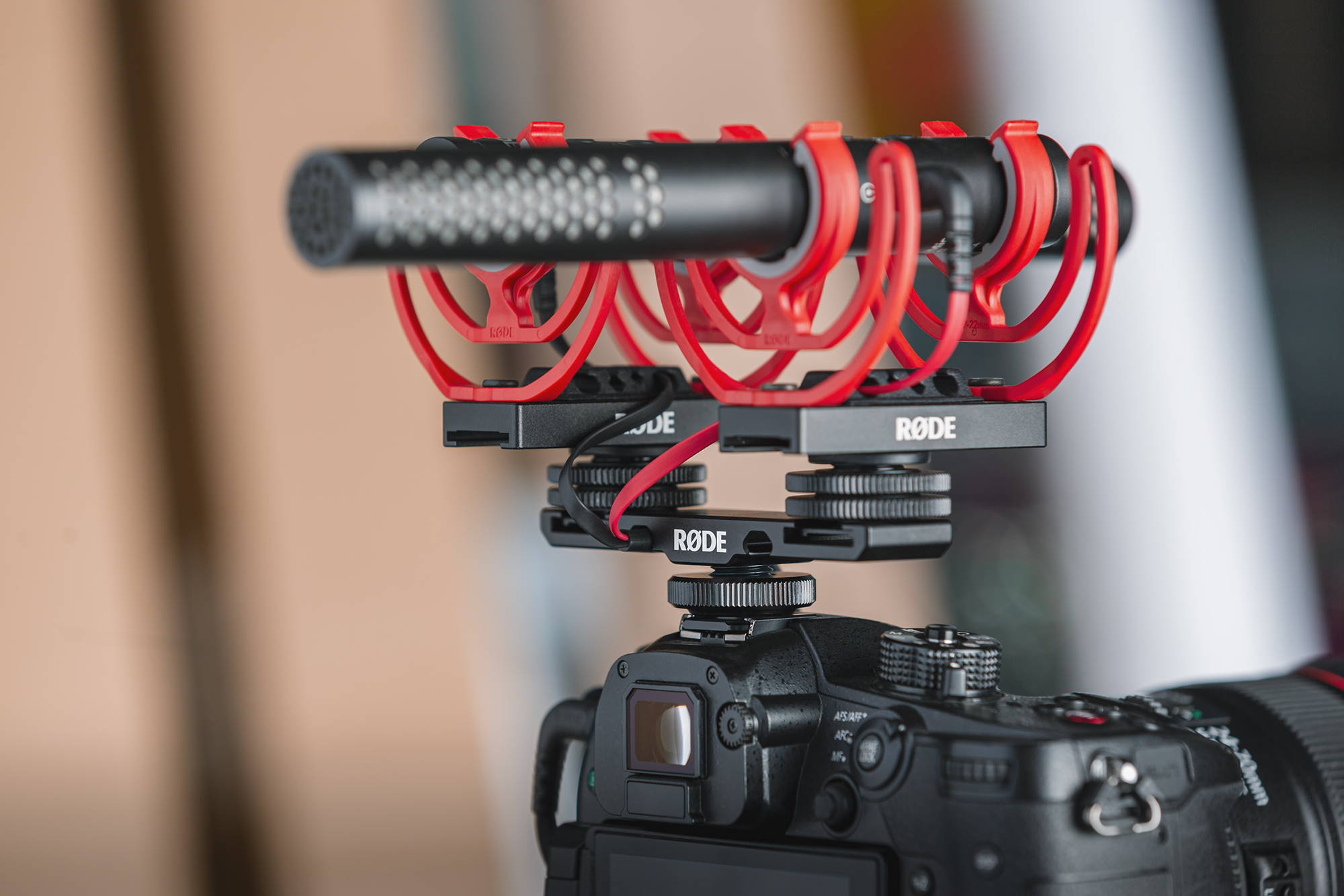 RODE DCS1 VideoMic NTG INSITU SETTING UP SHOOT ZOOMED RGB Newsshooter