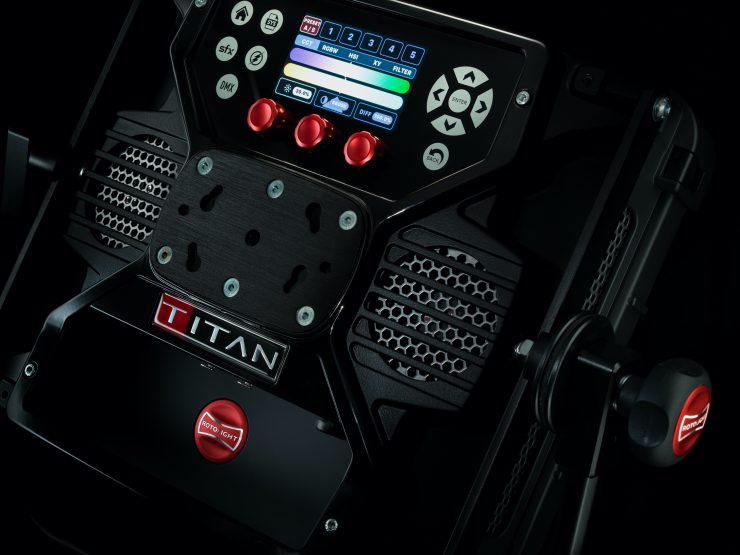 07 Titan X1 rear screen