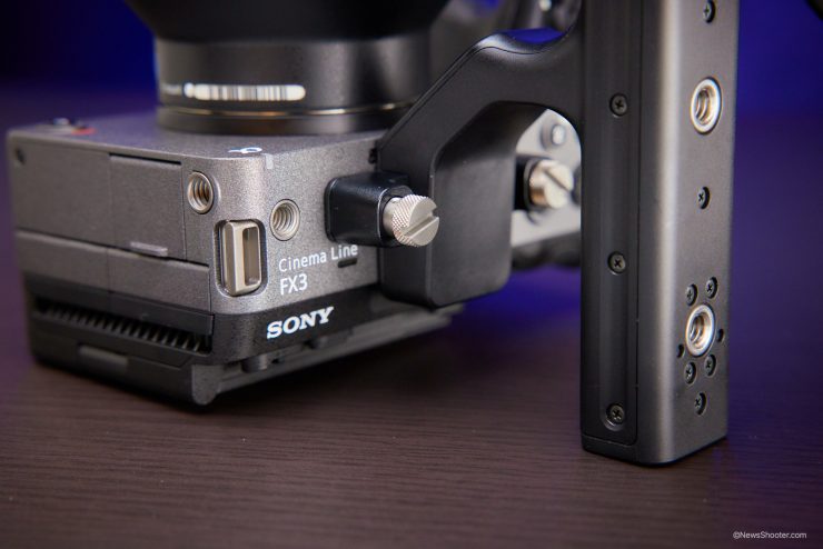 Sony FX3 handle screws to mount