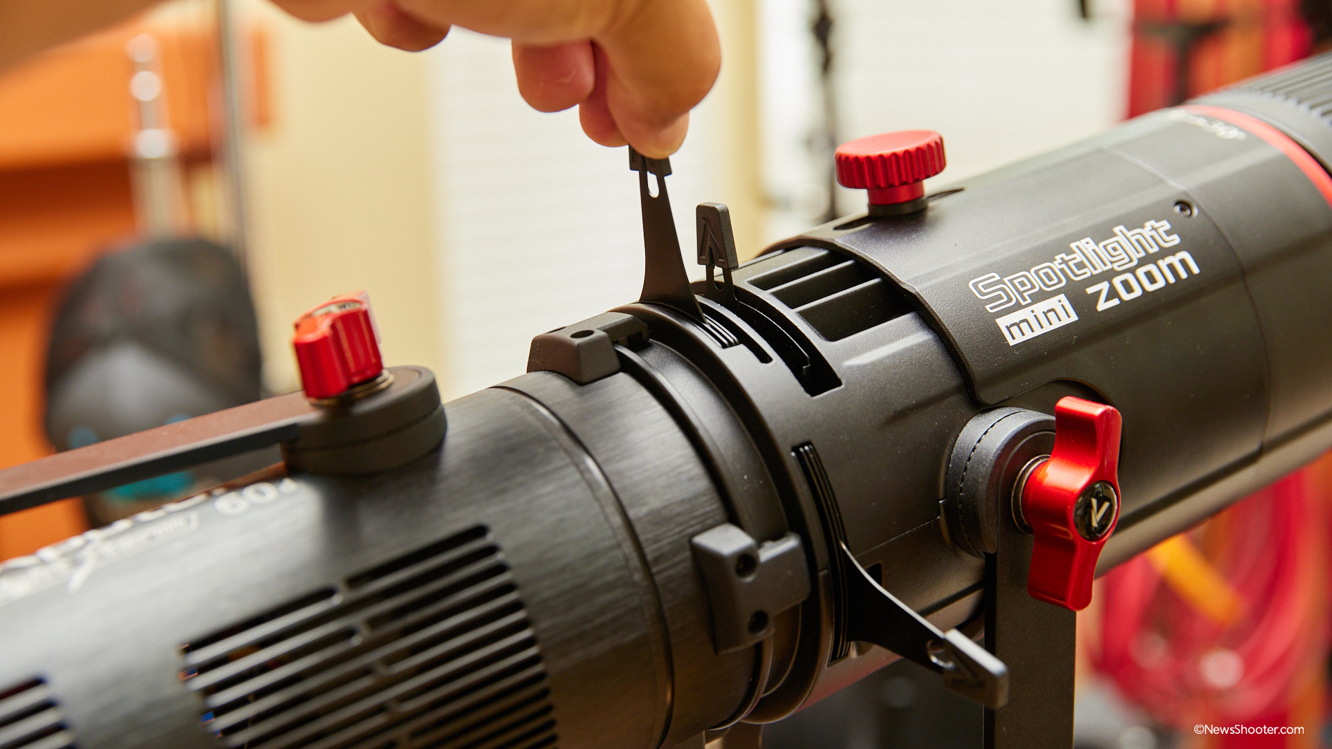 Spotlight Mini Zoom shutter - Newsshooter