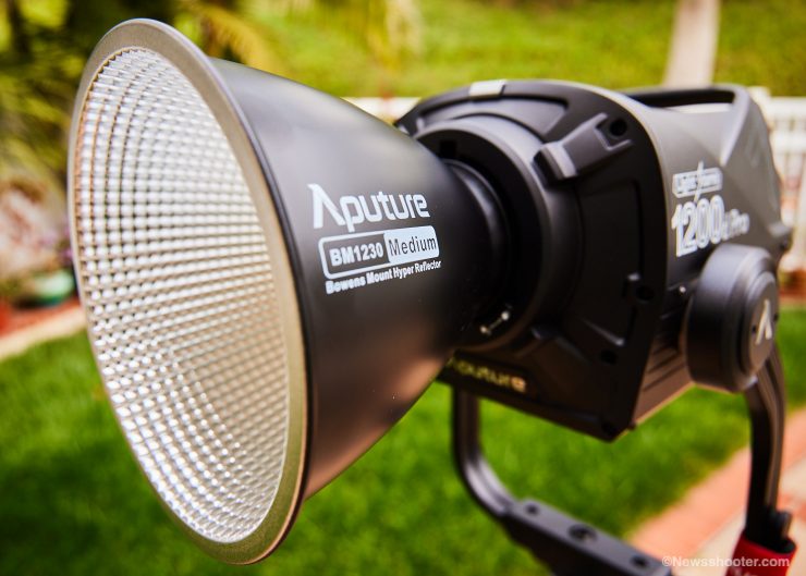 Aputure LS 1200d Pro reflector med