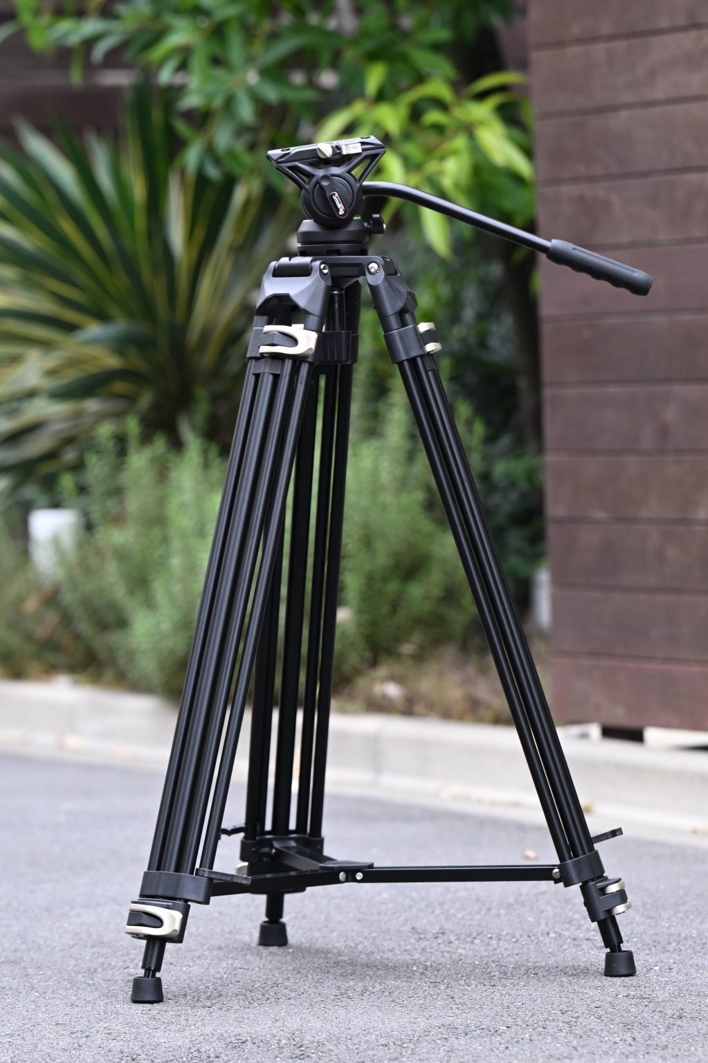 SmallRig HeavyDuty Fluid Head Tripod Review Newsshooter