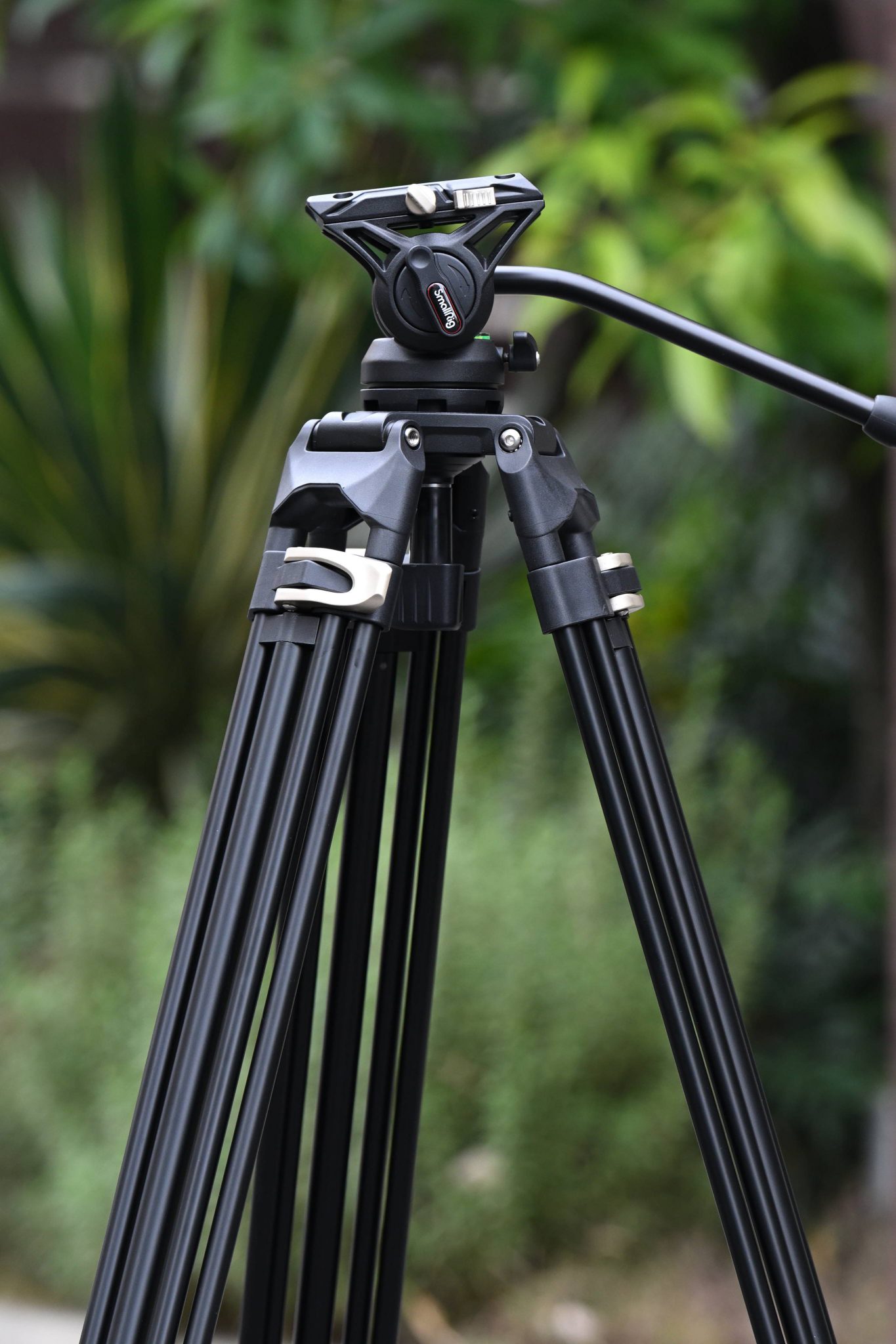 SmallRig HeavyDuty Fluid Head Tripod Review Newsshooter