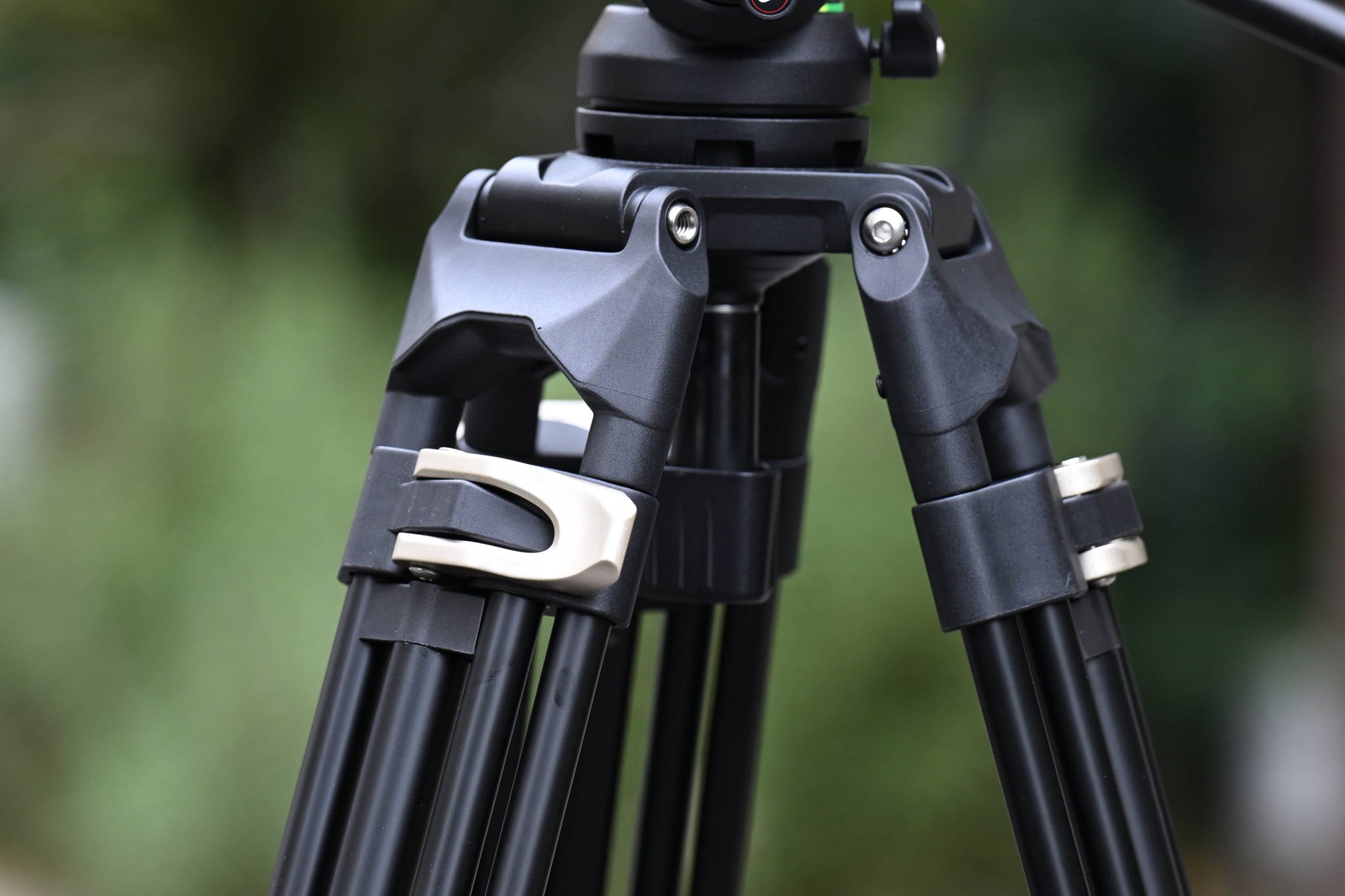 SmallRig HeavyDuty Fluid Head Tripod Review Newsshooter