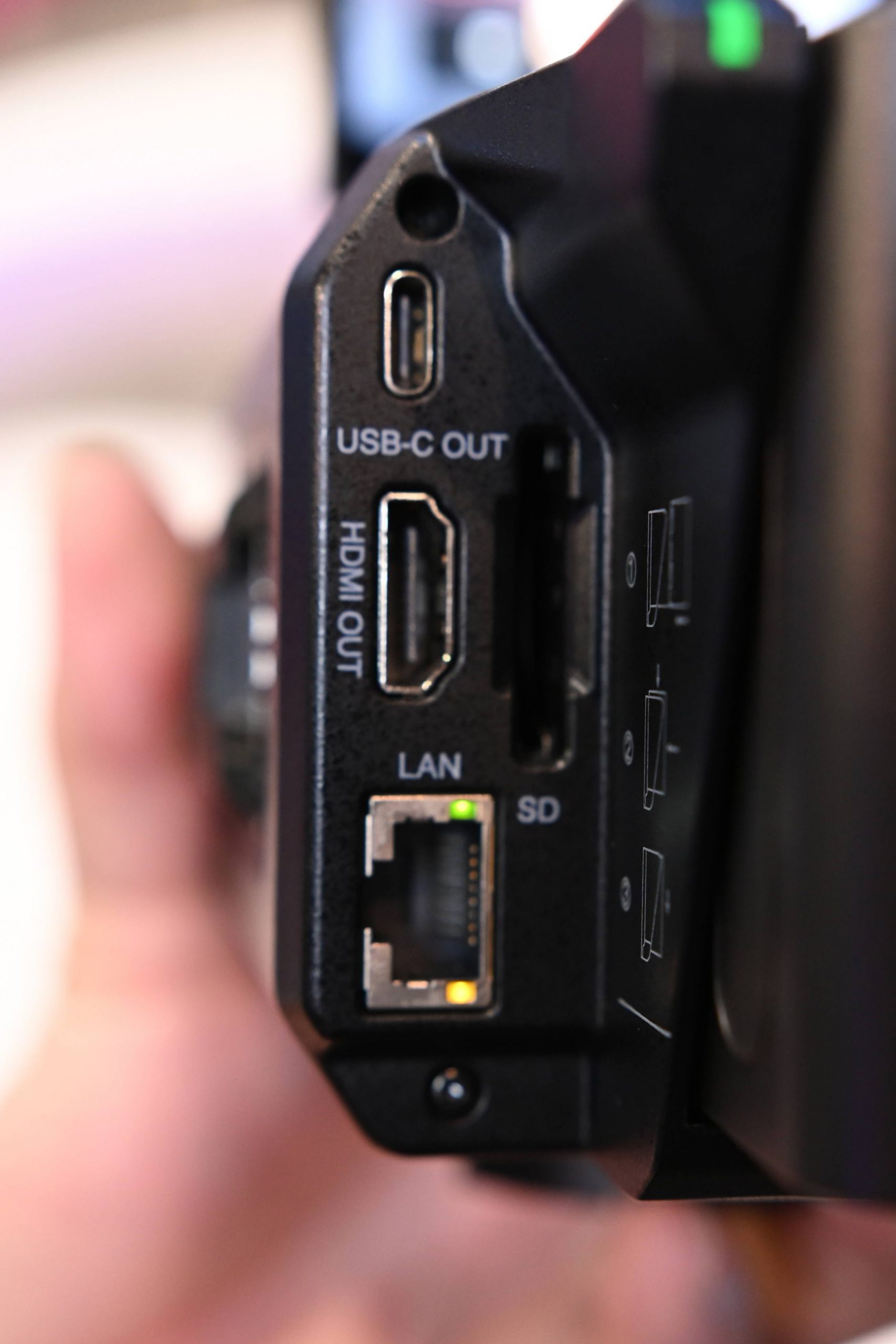 Hollyland VenusLiv Air Live Streaming Camera,1/1.3" CMOS/F1.05 Custom Lens, 4K30p/UVC/HDMI Video Output,Built For 24/7 Streaming,AI Tuning/Green Screen/Image Overlay/Skin Beauty/Color Correction