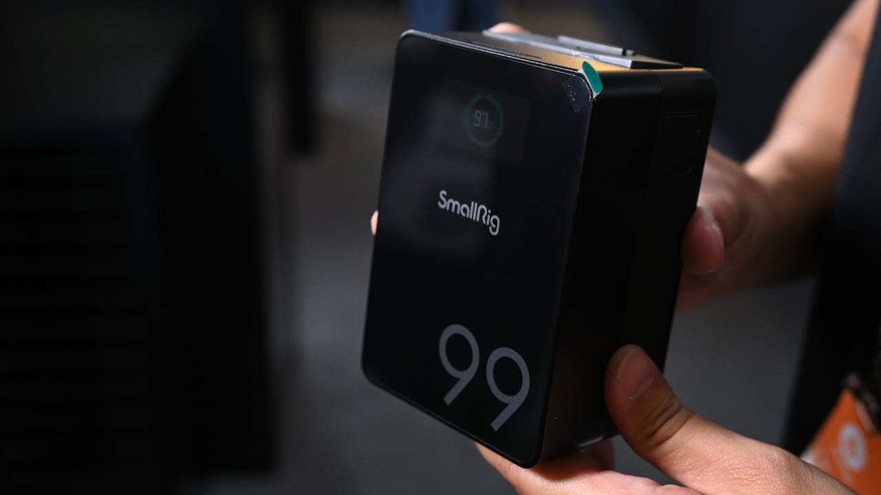 SmallRig Pro Series 99Wh V-Mount Battery - Newsshooter