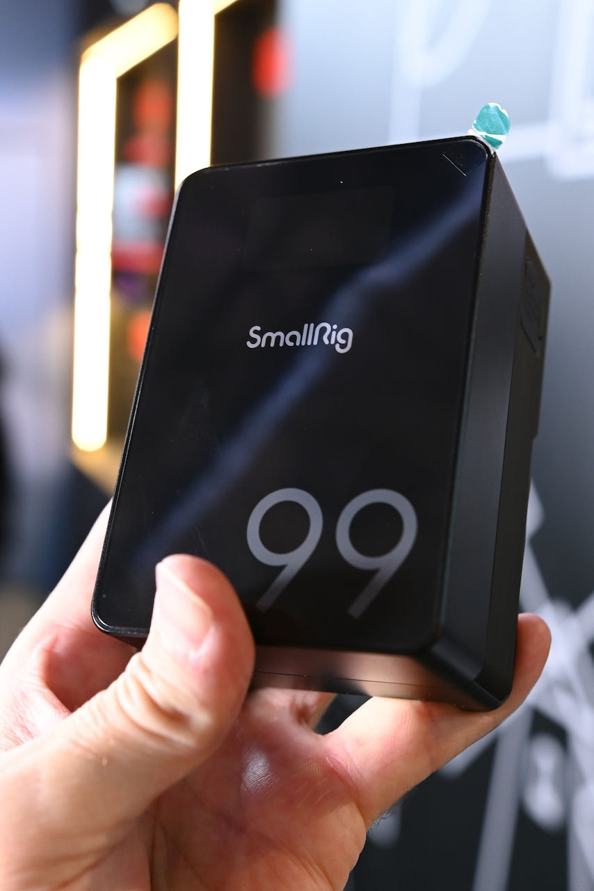 SmallRig Pro Series 99Wh V-Mount Battery - Newsshooter