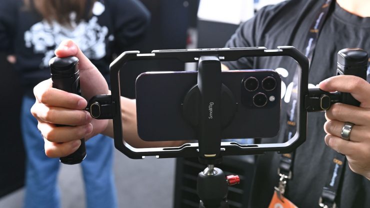SmallRig Universal Camera Cage for Smartphones - Newsshooter