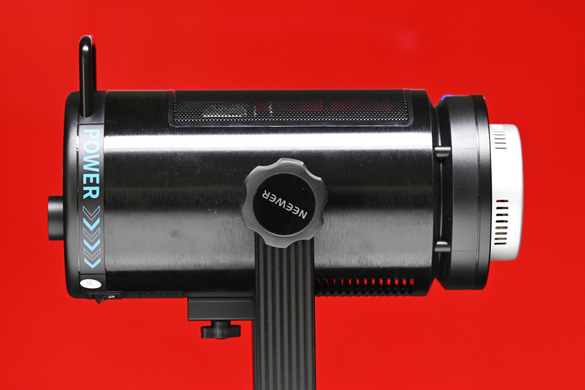 NEEWER CB200C 200W RGBWW COB LED Video Light With Spotlight Snoot 20° Projection