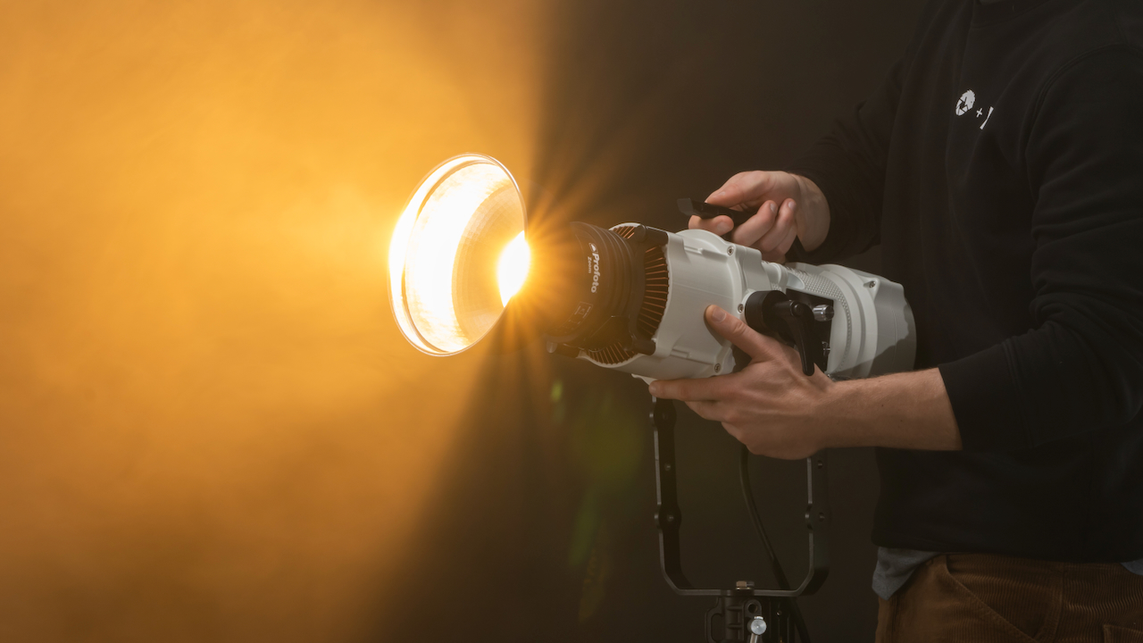 Maxima Furiosa– 800W Bi-Color LED Fixture - Newsshooter