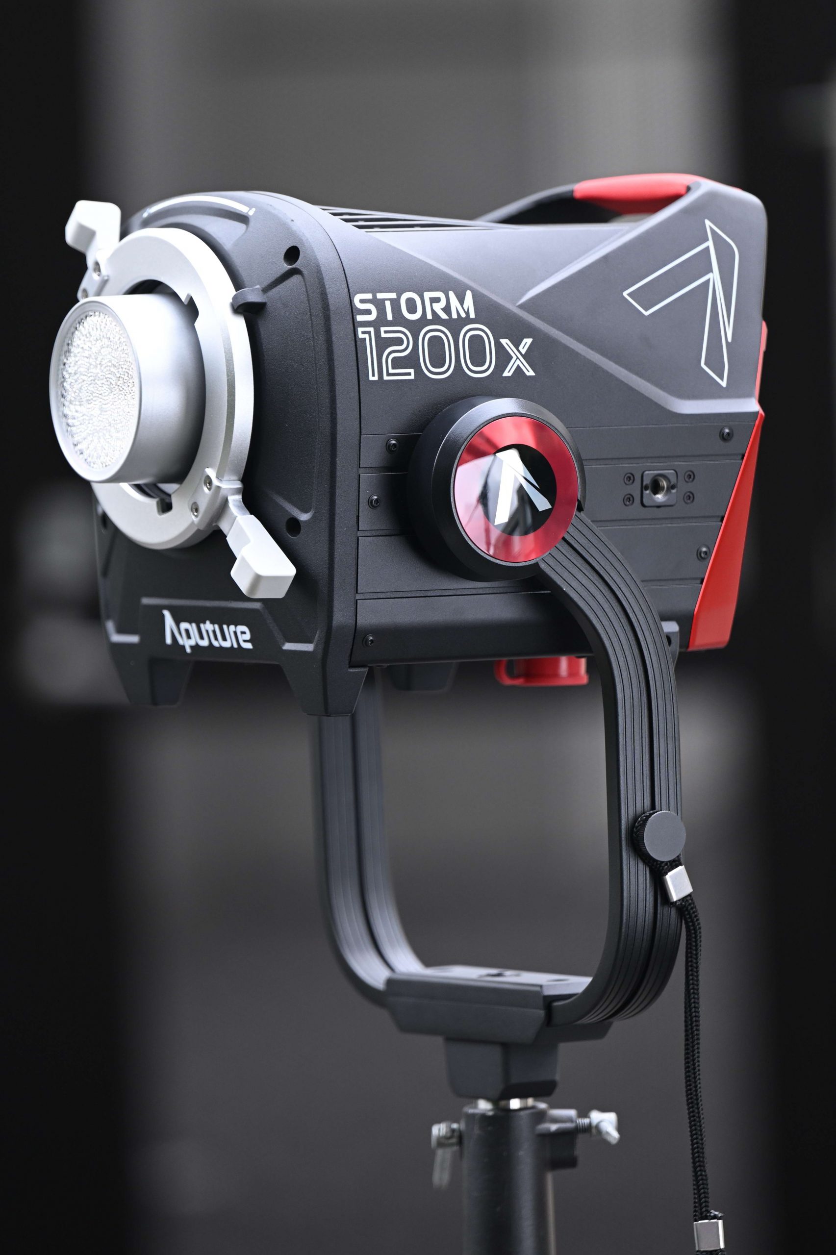 Aputure STORM 1200x 12263 - Newsshooter