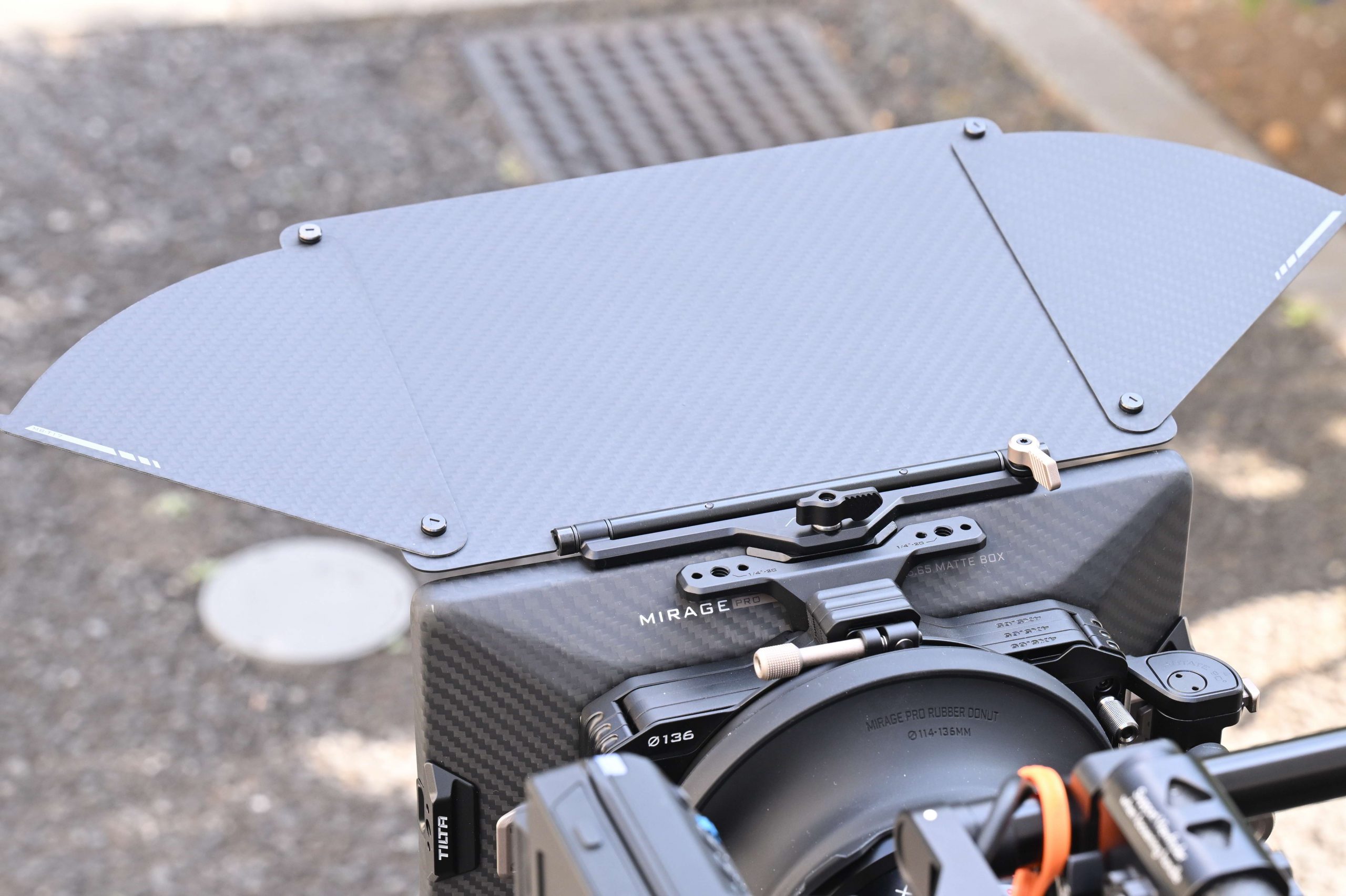 Matte Box TILTA Fibre De Carbone - Porte 3 Filtres + Pare-soleil, Occasion