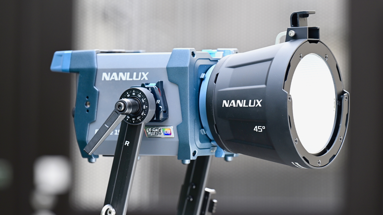 NANLUX Evoke 150C 리뷰: 컴팩트한 풀컬러 조명의 새로운 강자