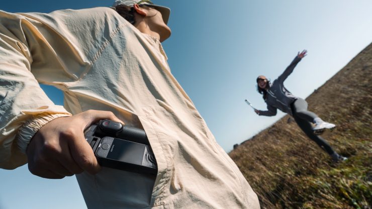 PIU Couple Hiking Black with foldable selfie stick