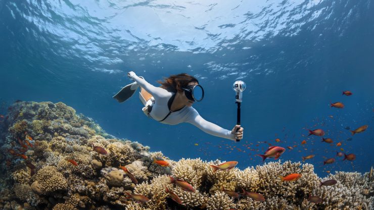 PIU Diving White with dive case 1