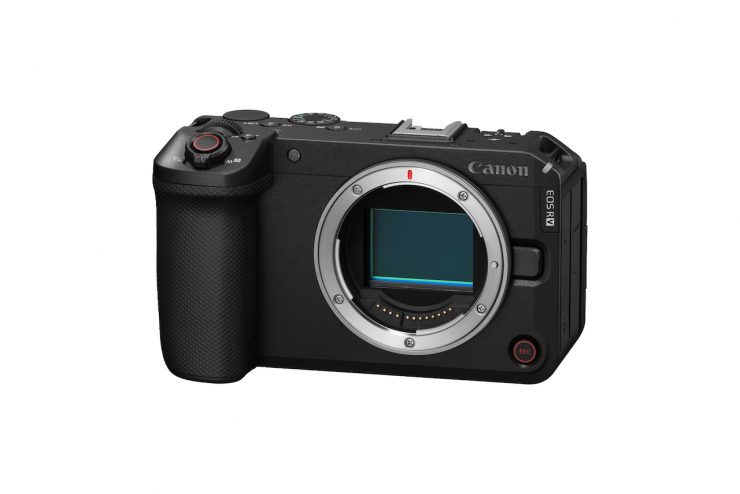 02 EOS R6 V FrontSlantLeft BODY 1