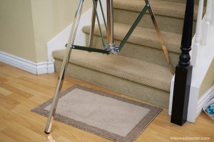 Combo stand adjustable leg