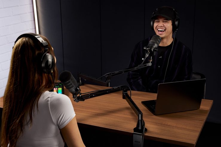 rode lpa1 podcasters talking at desk 8192x5464 rgb